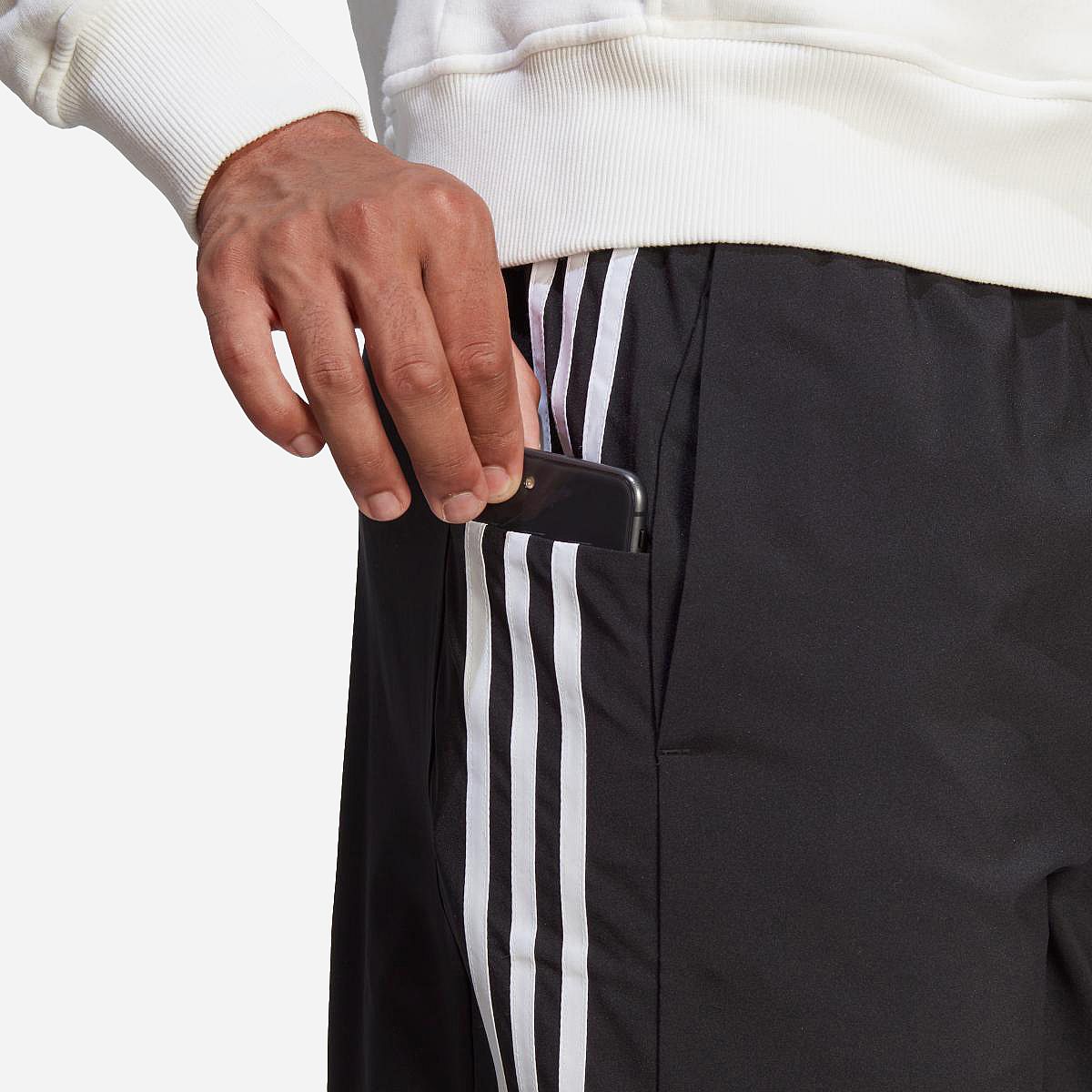 AN296870 Aeroready Essentials Chelsea 3-Stripes Short