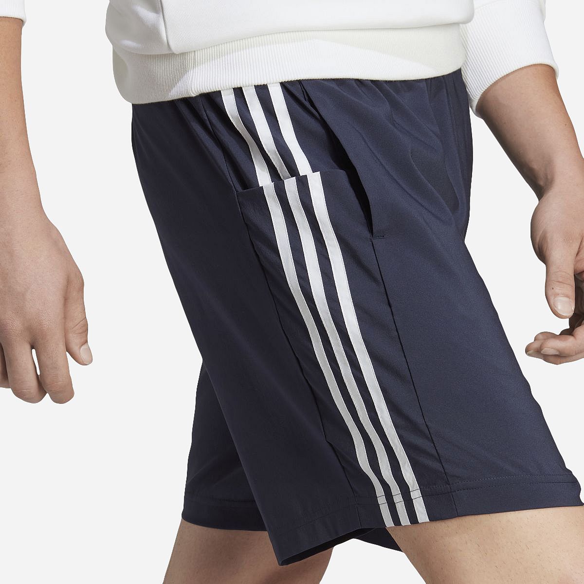 AN293095 AEROREADY Essentials Chelsea 3-Stripes Short