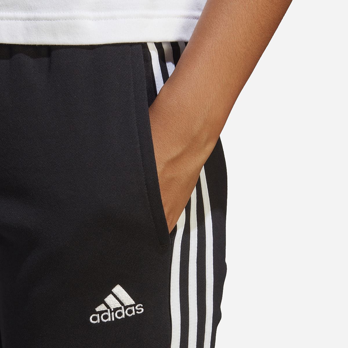 AN293172 Essentials 3-Stripes French Terry Cuffed Broek