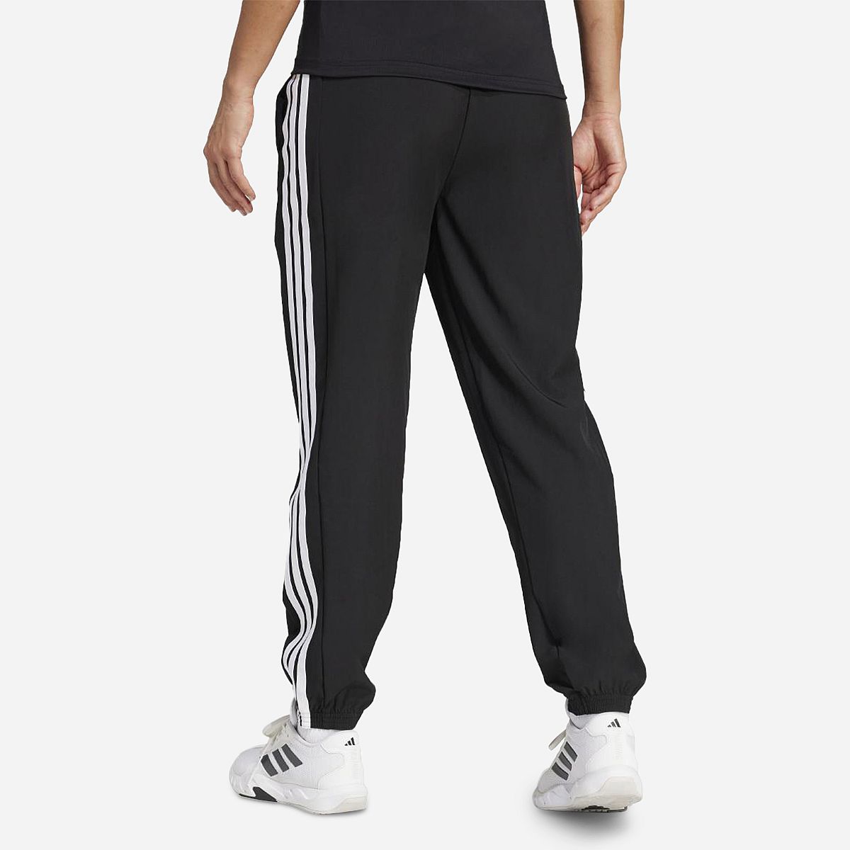 AN321030 Train Essentials 3-Stripes Woven Joggers