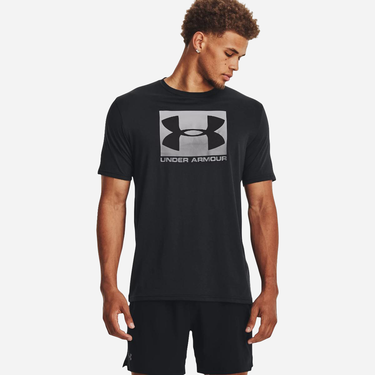 Black under sales armour t shirt